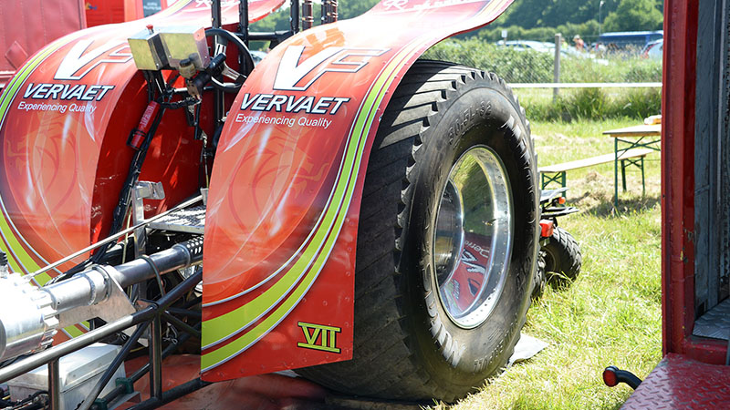 Tractor-Pulling-in-Bernay-02-s