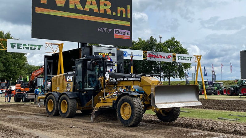 Putten-Tractor-pulling-on-the-beach-04-s